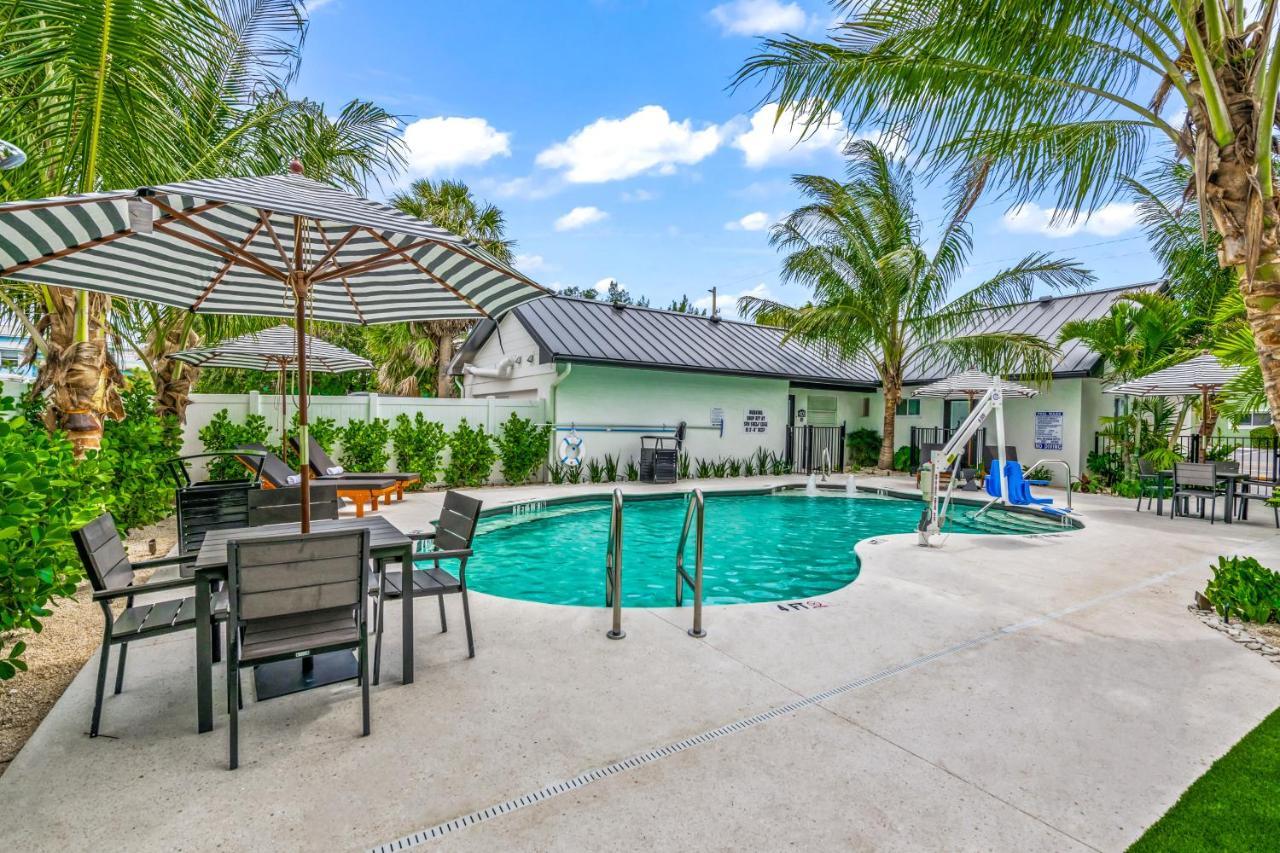 The Retreat At Anna Maria Island Inn ブレイデントン・ビーチ エクステリア 写真